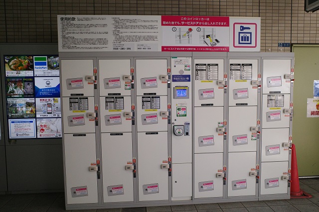 長町駅の西口のコインロッカーの設置場所の写真