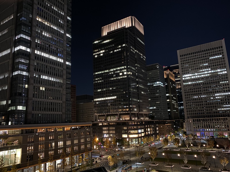 東京駅の夜景の写真