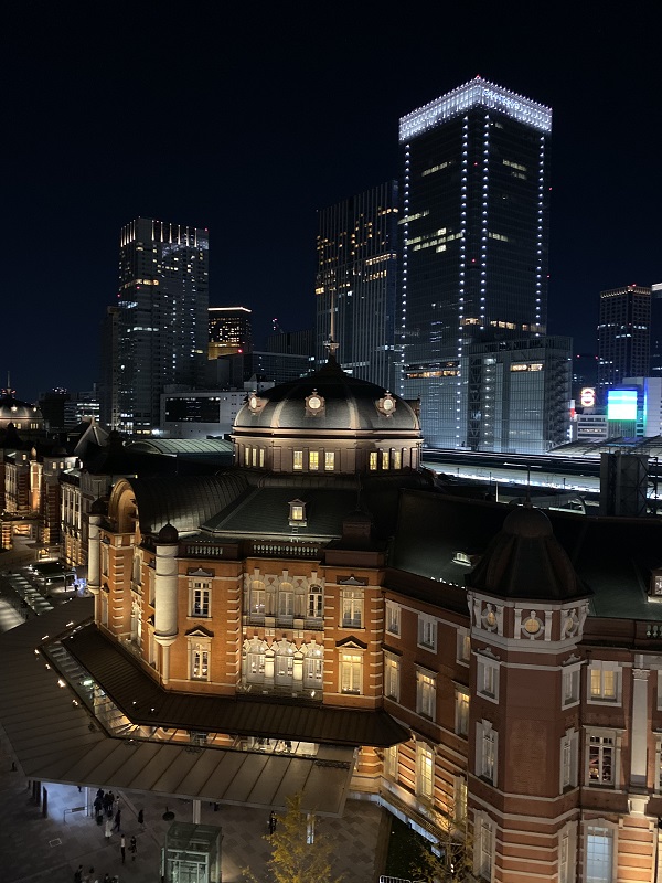 東京駅の夜景の写真