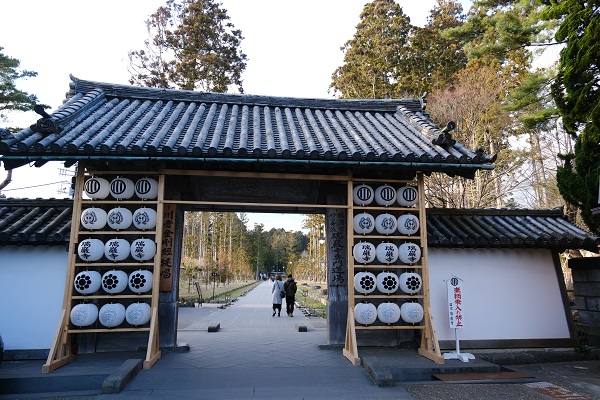 瑞巌寺の正門の写真