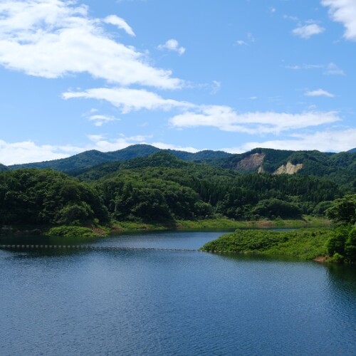 荒砥沢ダムの7月の風景写真