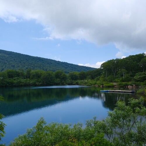 須川湖の夏の風景写真