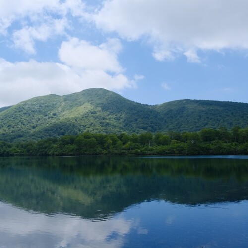 須川湖の夏の風景写真