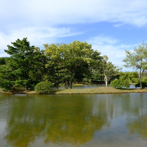 奥州平泉毛越寺脇観自在王院跡の風景写真