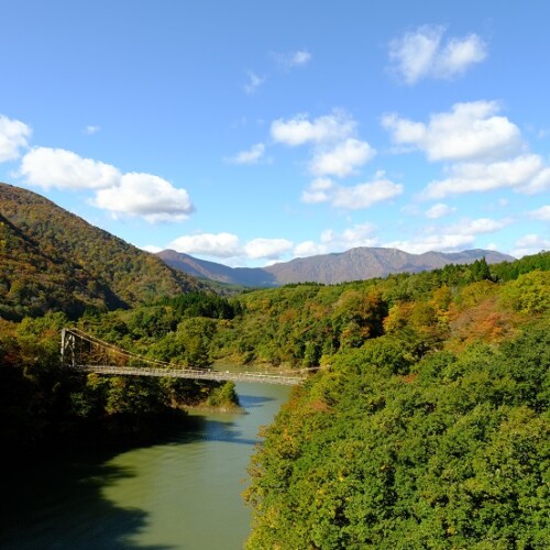 鳴子ダム（荒尾湖）の紅葉の写真