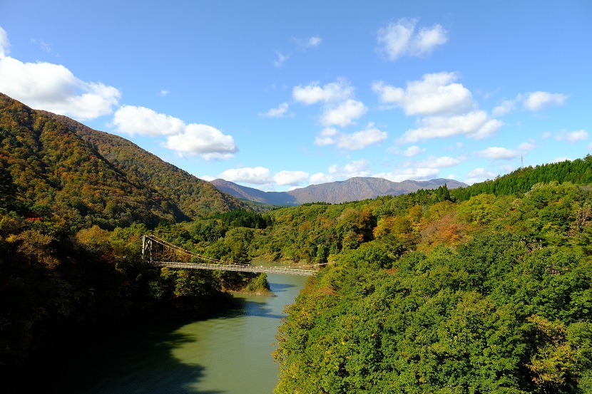 鳴子ダム（荒尾湖）の紅葉の写真