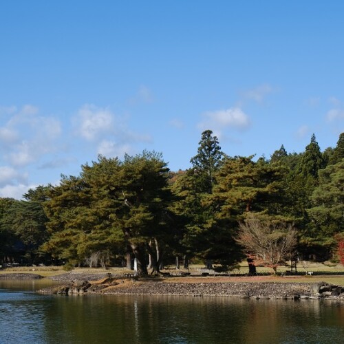 世界遺産奥州平泉毛越寺の紅葉の写真