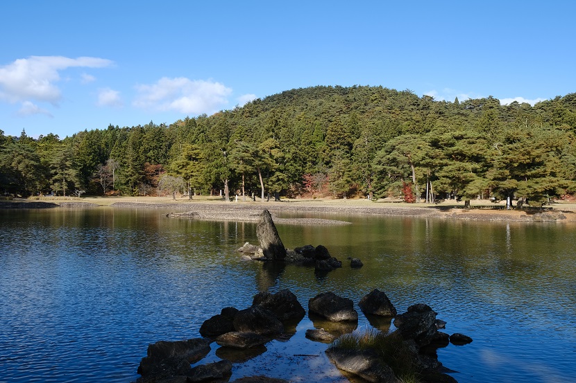 世界遺産奥州平泉毛越寺の紅葉の写真