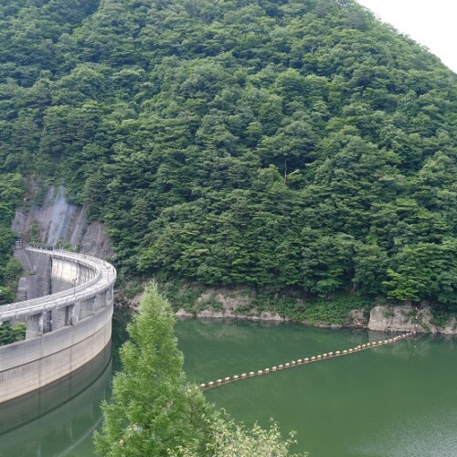 鳴子ダムの夏の風景写真