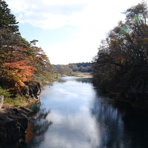 厳美渓の11月の紅葉の風景写真