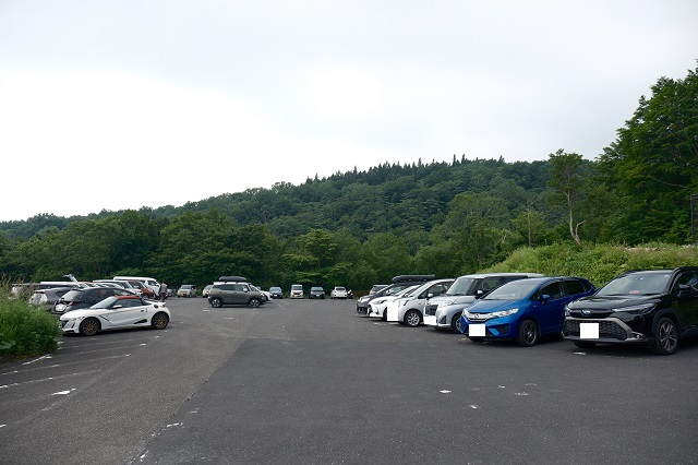 「世界谷地原生花園」の駐車場の風景写真