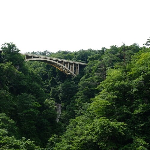 鳴子大橋の夏の7月の風景写真